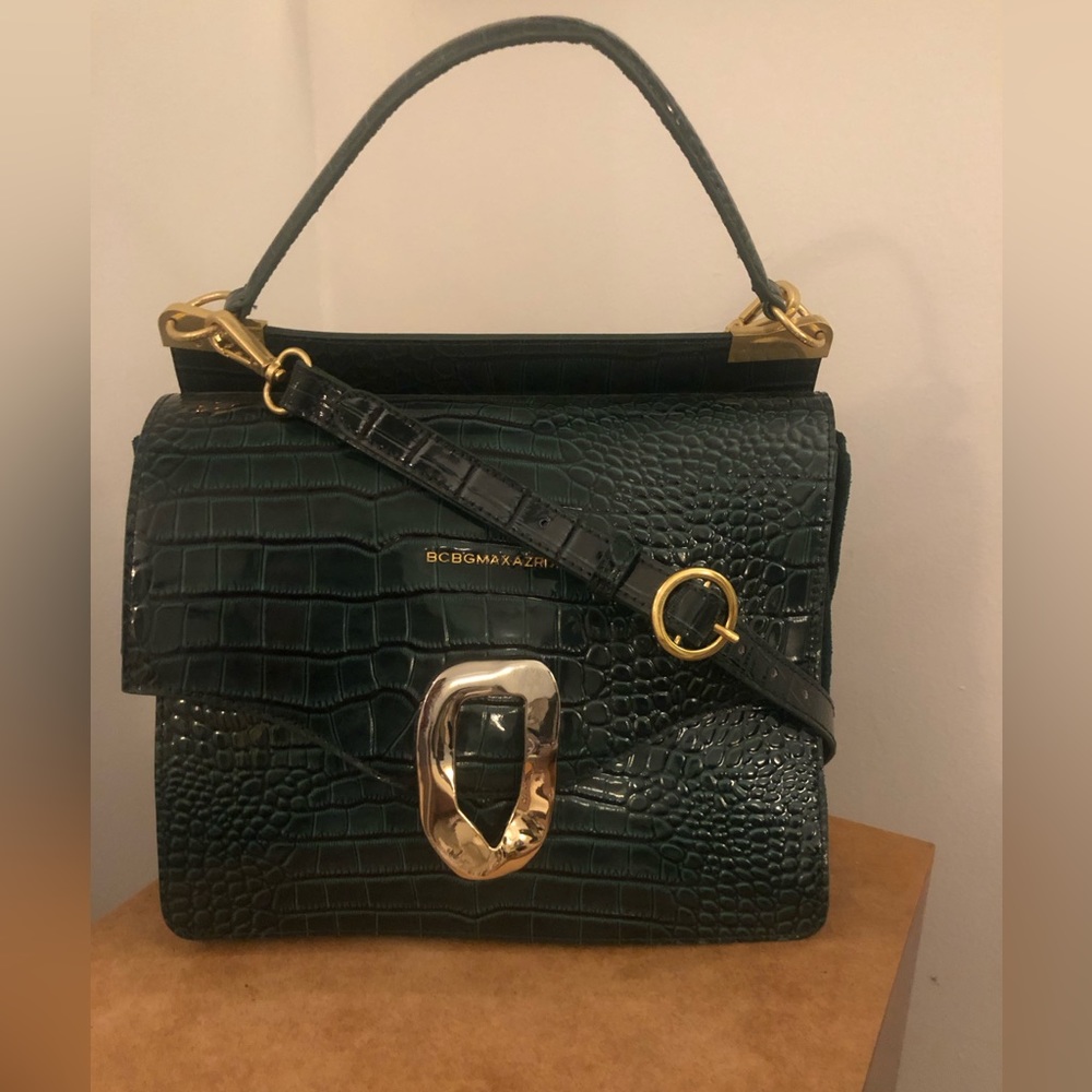 🐊 Gorgeous Forest Green embossed croc handbag w/ detachable strap  🐊